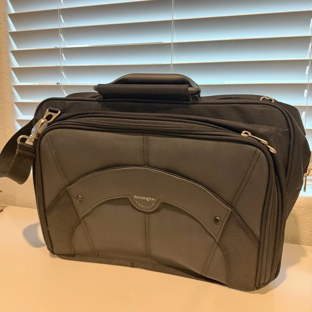 Kensington contour laptop briefcase bag